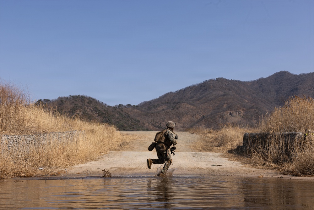 U.S. Marines with 12th LCT’S Alpha Company Execute a CALFEX