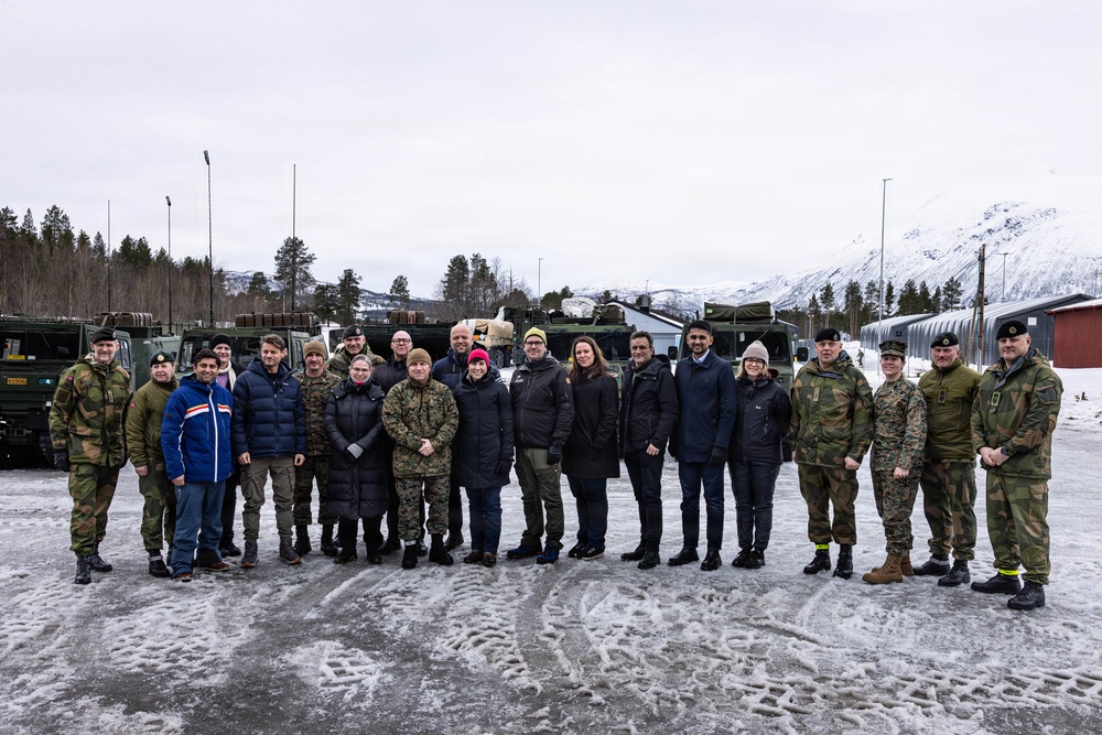 CORE26 | Norwegian Parliamentary Committee Visits U.S. Marines During Arctic Exercise