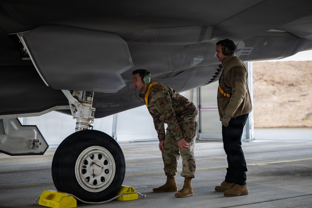 48 FW MX runs hot during Cold Response