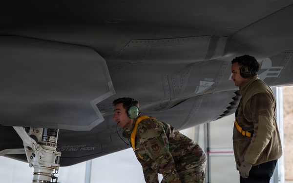 48 FW MX runs hot during Cold Response