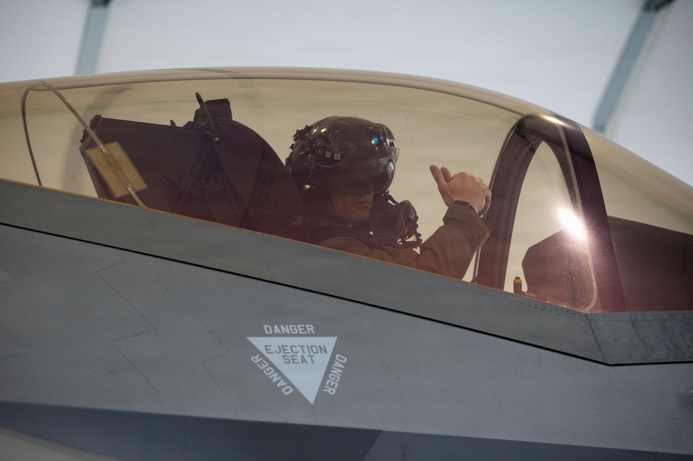 48 FW MX runs hot during Cold Response