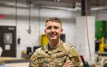Wyoming Airmen Paint the Tail That Tells the Story