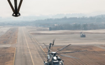 CH-53E Super Stallions take off from Suwon Air Base
