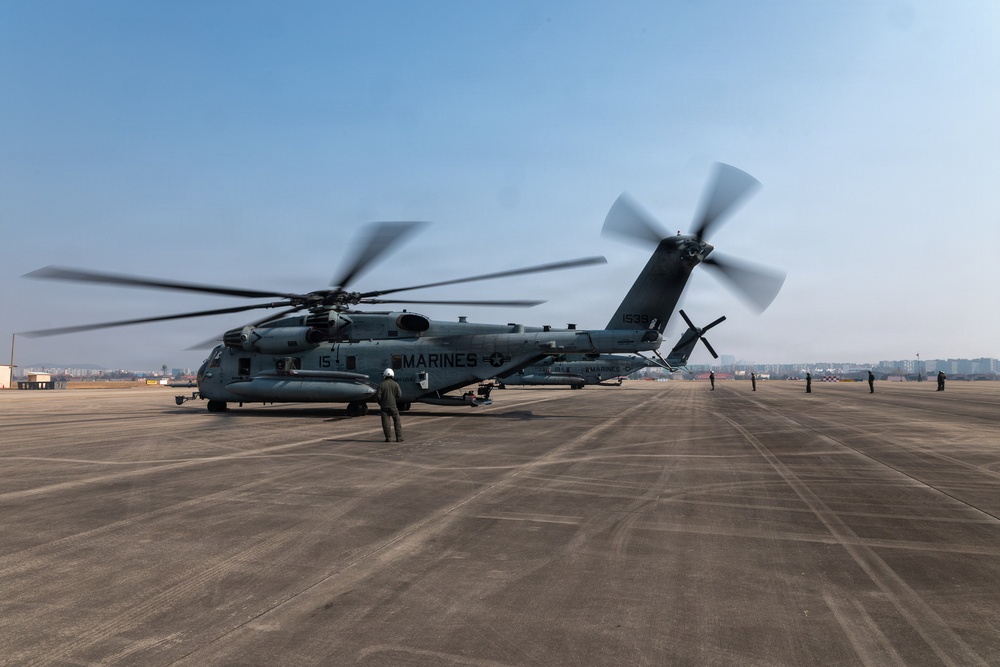CH-53E Super Stallions take off from Suwon Air Base