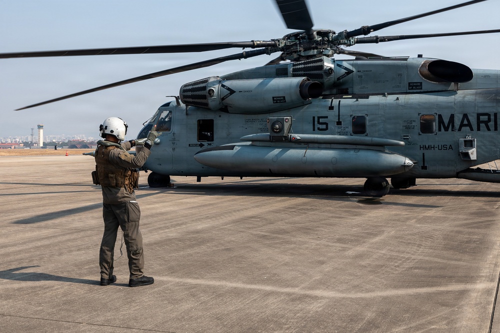 CH-53E Super Stallions take off from Suwon Air Base