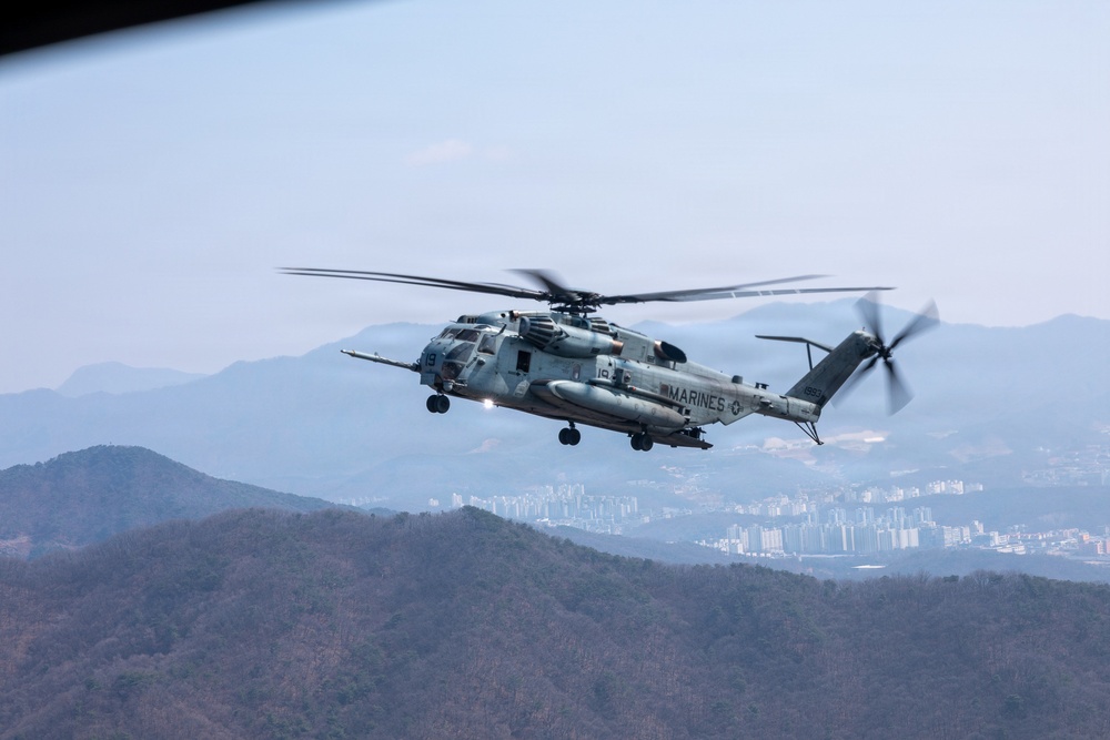 CH-53E Super Stallions take off from Suwon Air Base