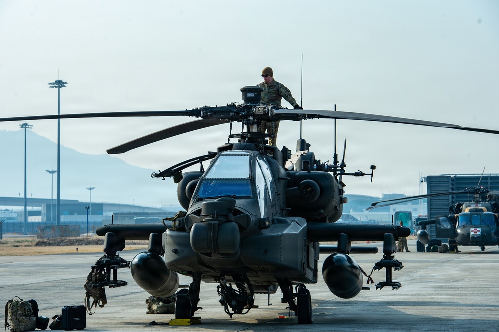 2nd Combat Aviation Brigade Conduct Refuel Operations During Talon Reach