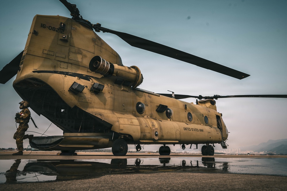 2nd Combat Aviation Brigade Conduct Refuel Operations During Talon Reach