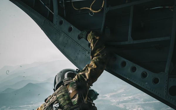 2nd Combat Aviation Brigade Conduct Refuel Operations During Talon Reach
