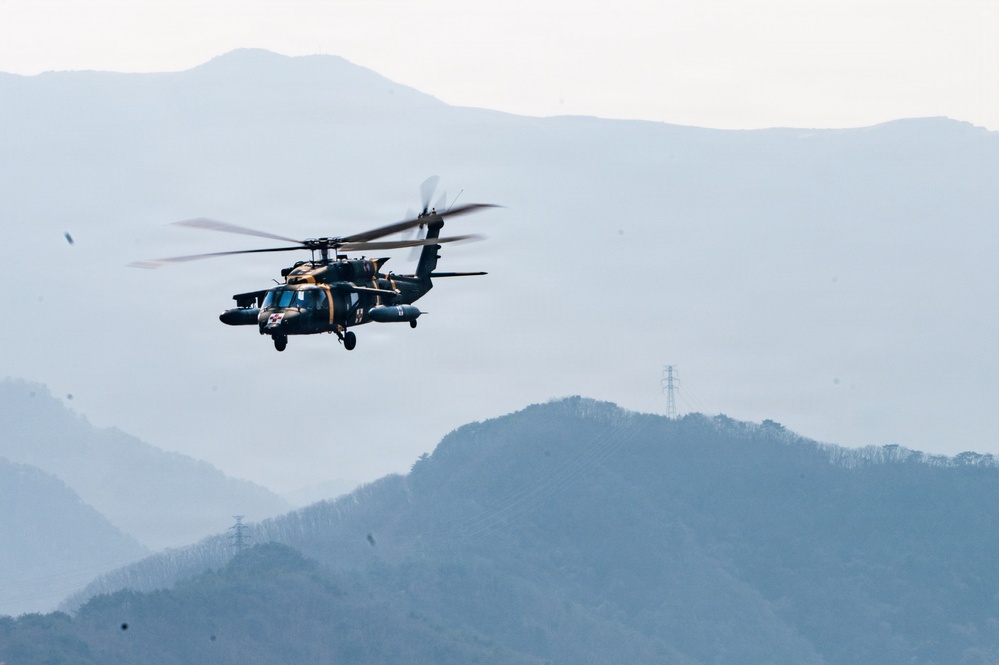 2nd Combat Aviation Brigade Conduct Refuel Operations During Talon Reach