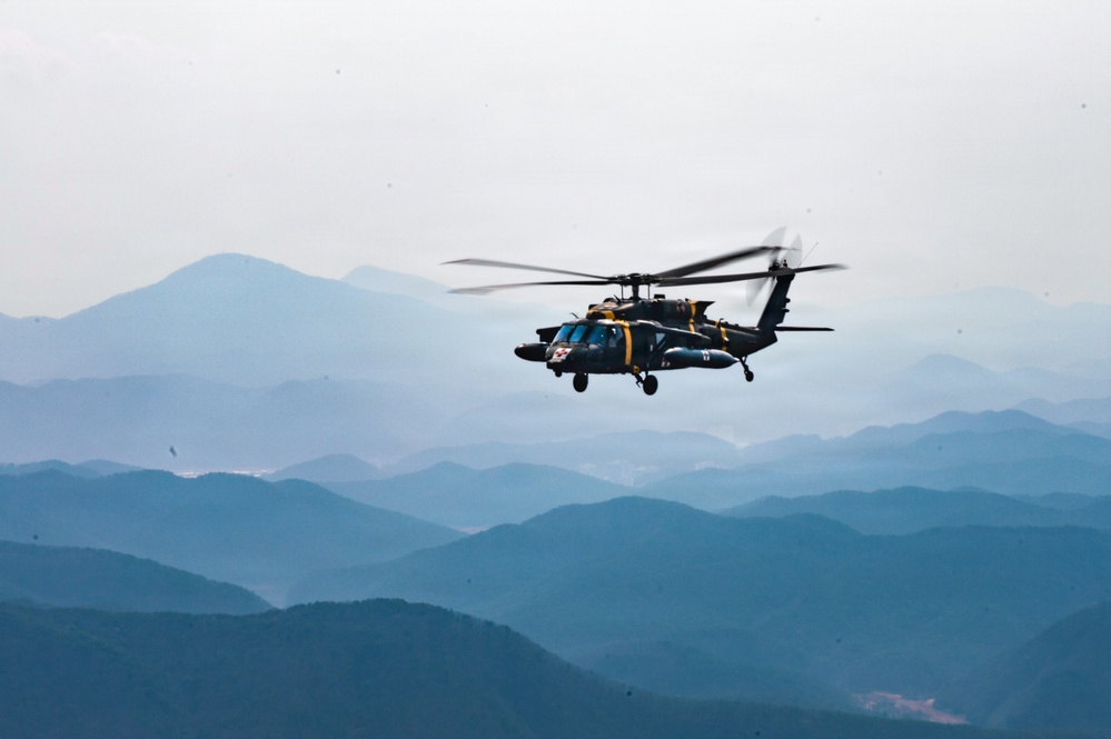 2nd Combat Aviation Brigade Conduct Refuel Operations During Talon Reach
