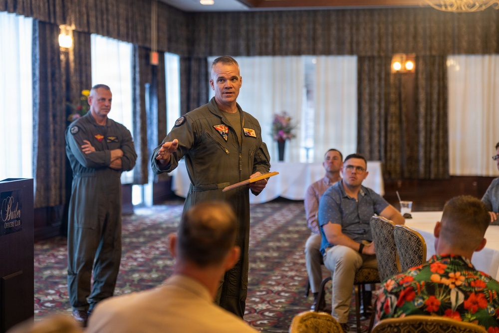 1st Marine Aircraft Wing recognizes Marine Corps Aviation Association award recipients