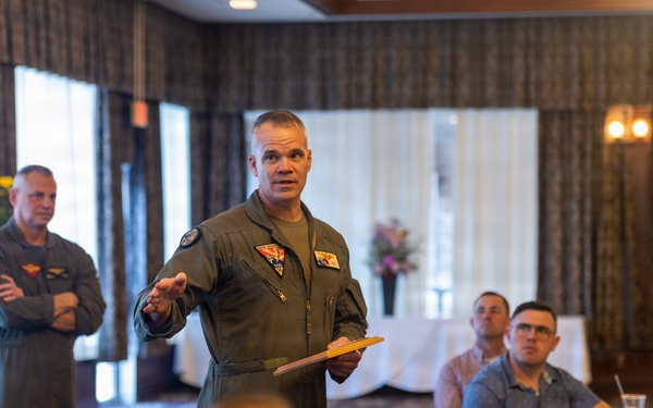 1st Marine Aircraft Wing recognizes Marine Corps Aviation Association award recipients