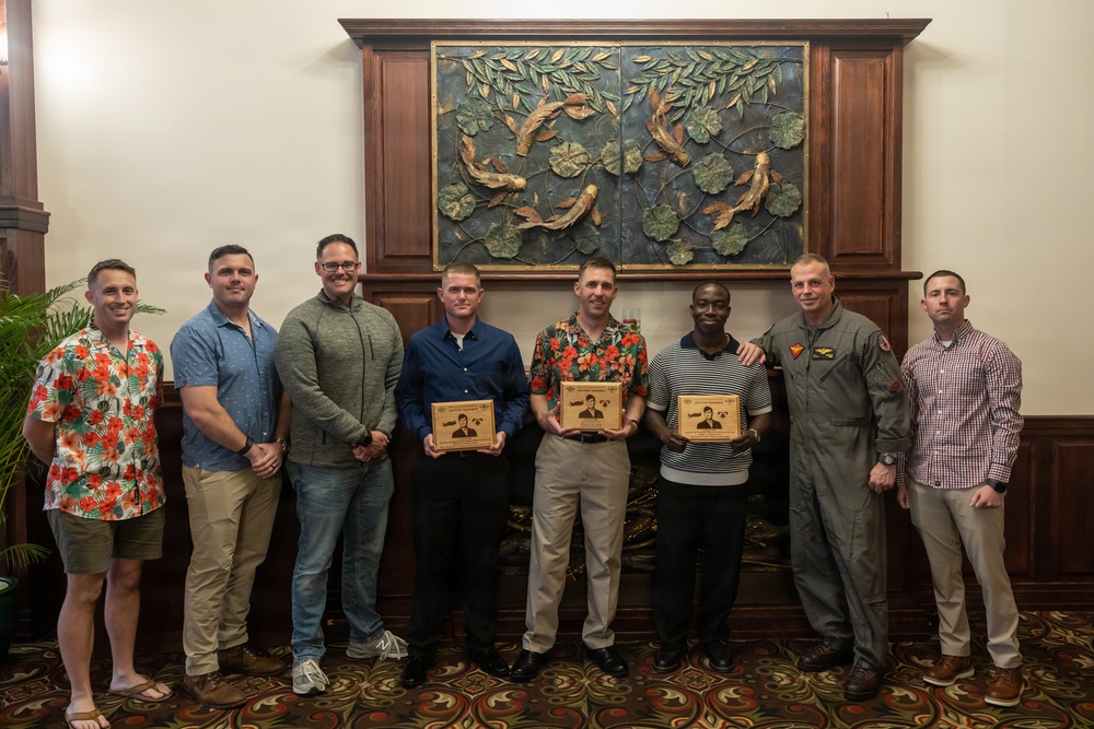 1st Marine Aircraft Wing recognizes Marine Corps Aviation Association award recipients