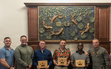 1st Marine Aircraft Wing recognizes Marine Corps Aviation Association award recipients