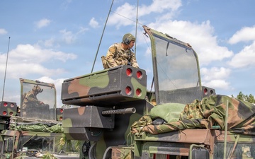 3-265 Air Defense Artillery Soldiers Prepare to Enter the Box at JRTC