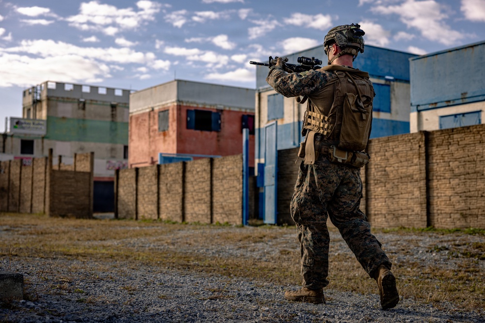 U.S. Marines with 4th LAR Conduct Urban Operations Training