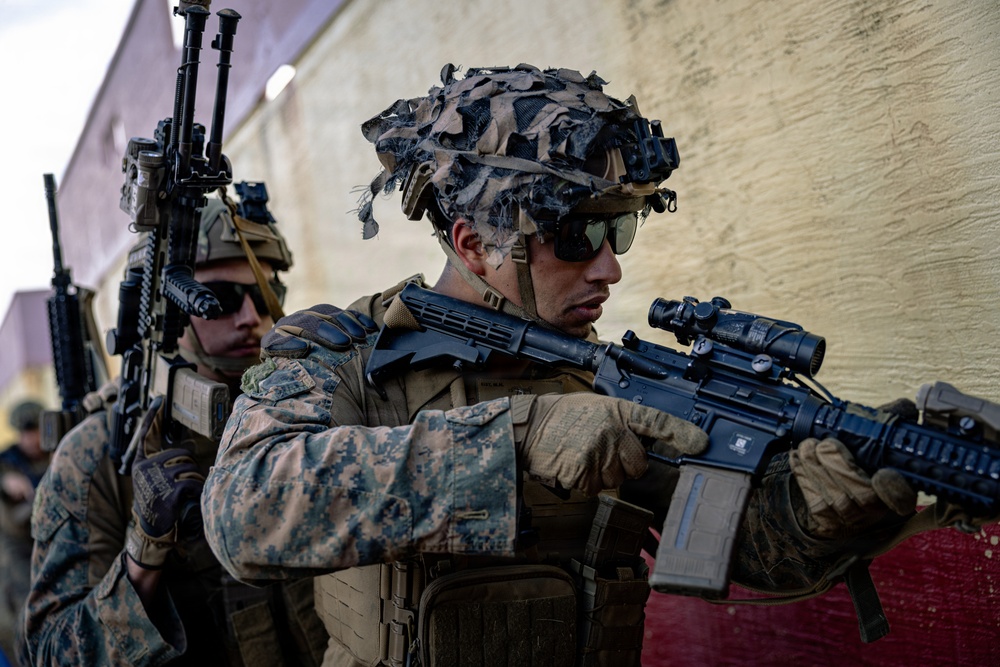 U.S. Marines with 4th LAR Conduct Urban Operations Training