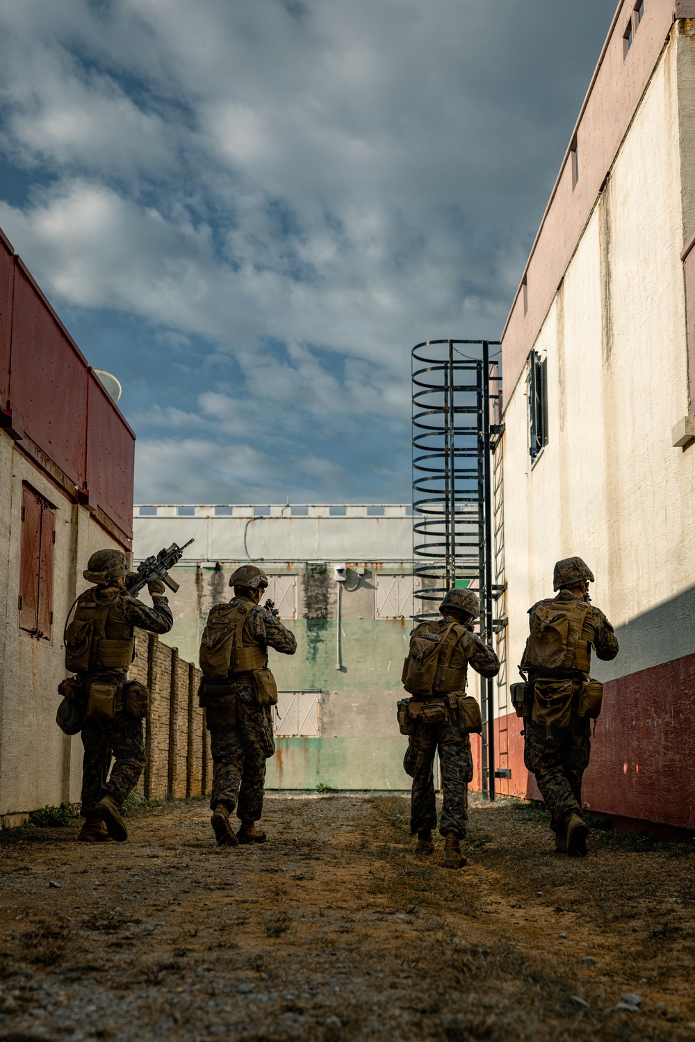 U.S. Marines with 4th LAR Conduct Urban Operations Training