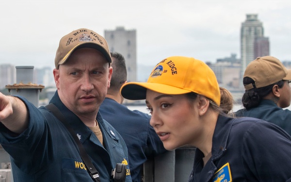 USS Blue Ridge Arrives in Manila, Philippines