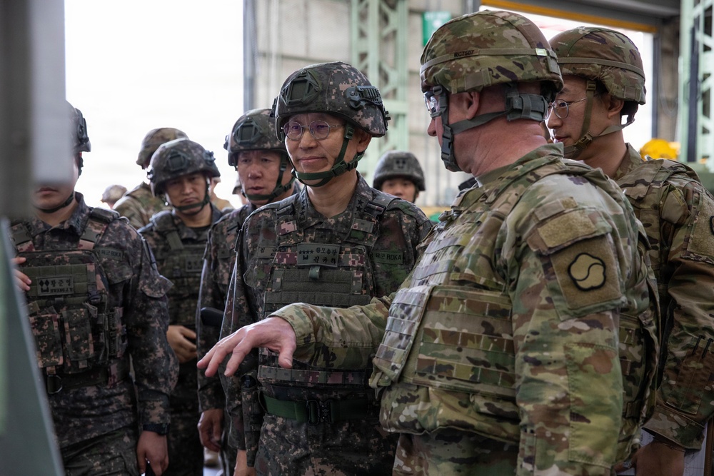 ROKA Chief of Staff visits Materiel Support Command - Korea
