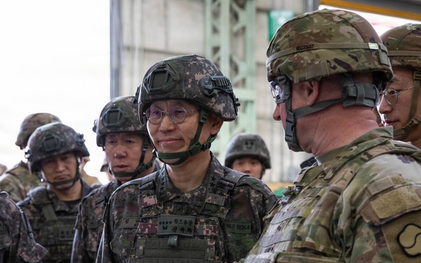ROKA Chief of Staff visits Materiel Support Command - Korea