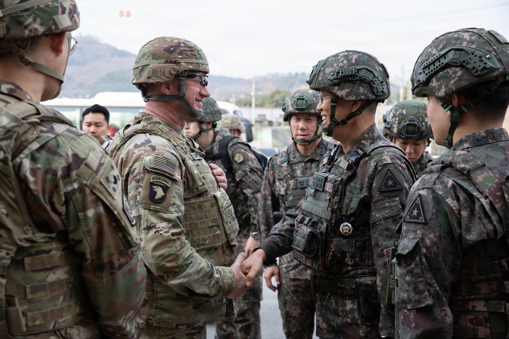 ROKA Chief of Staff visits Materiel Support Command - Korea