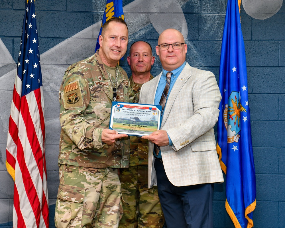 910th AW strengthens community bonds with new honorary commanders