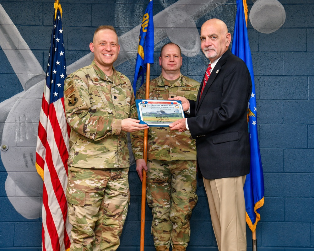 910th AW strengthens community bonds with new honorary commanders