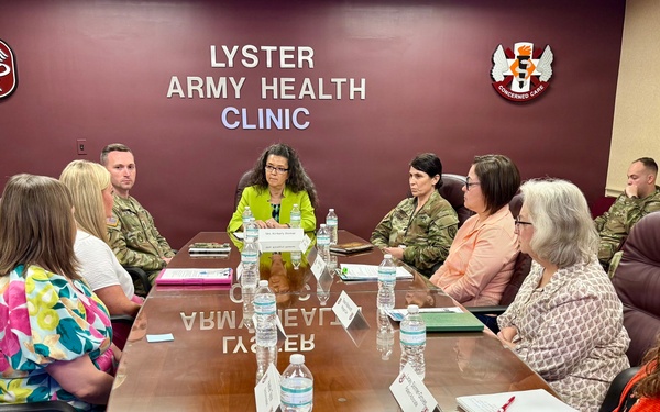 Mrs. Kimberly Weimer, Spouse of SMA Weimer, visits Lyster Army Health Clinic