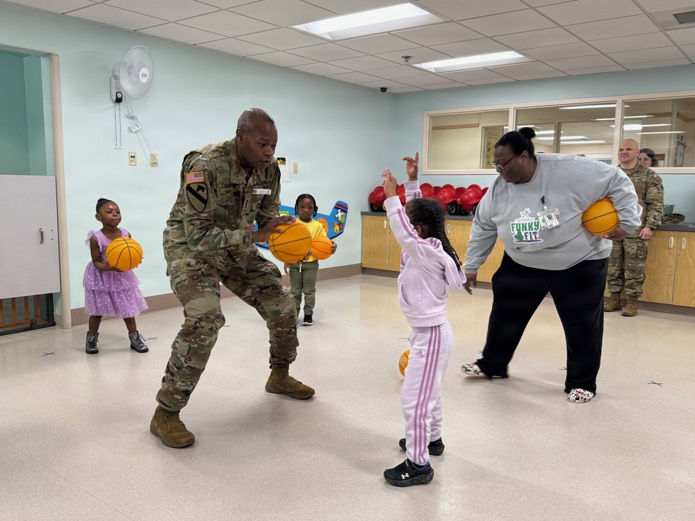 JBLM shows off services to IMCOM commander