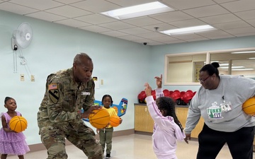 JBLM shows off services to IMCOM commander