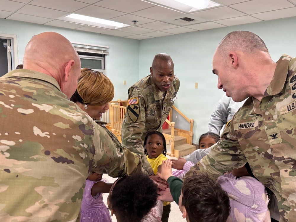 JBLM shows off services to IMCOM commander