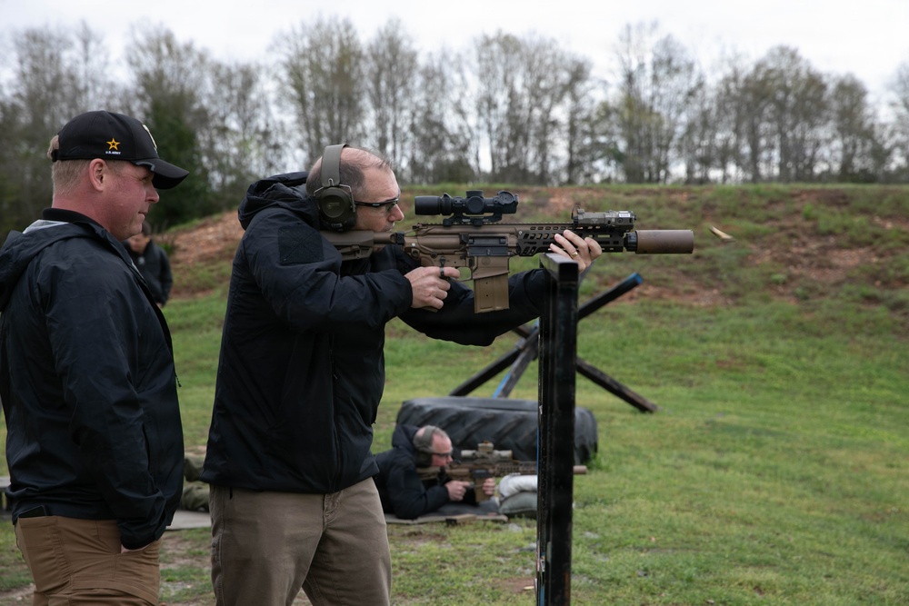 USAMU Provides Familiarization Training to Army Leaders