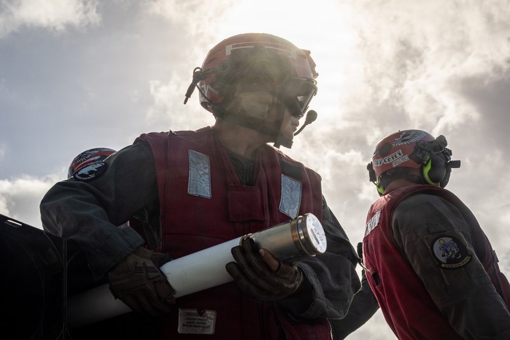 22ND MEU (SOC) | VMM-263 Conducts Hot Load and Live-Fire Aboard USS Fort Lauderdale