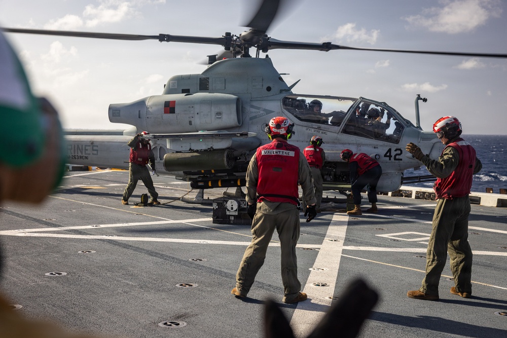 22ND MEU (SOC) | VMM-263 Conducts Hot Load and Live-Fire Aboard USS Fort Lauderdale