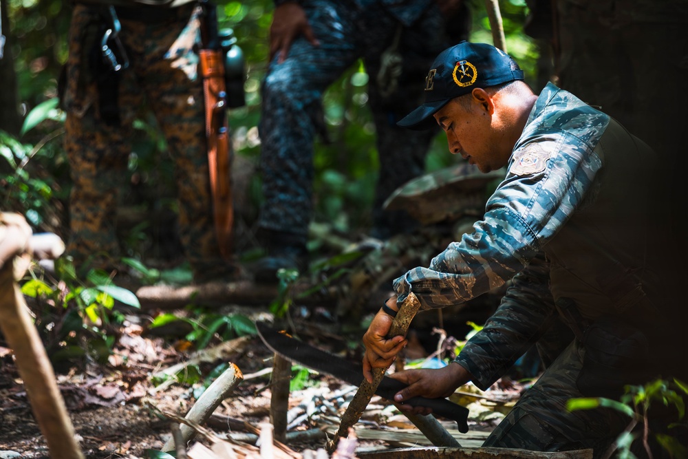 Jungle Operations Training Course - Panama 26-04: Primitive Fire