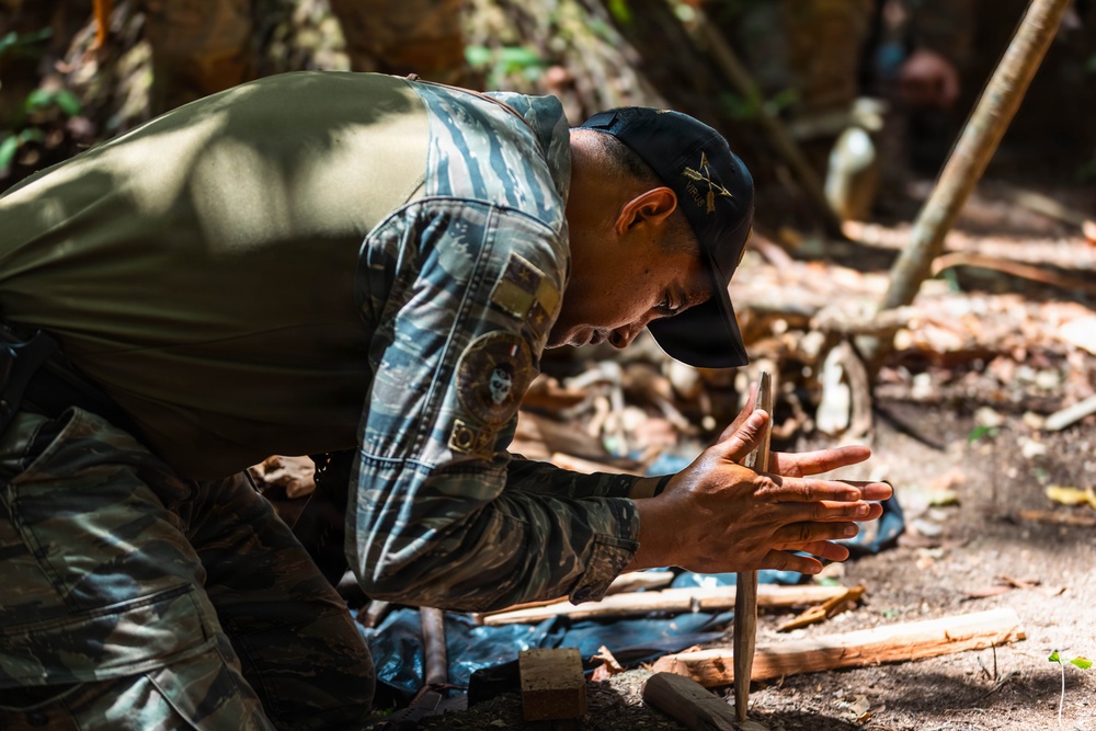 Jungle Operations Training Course - Panama 26-04: Primitive Fire