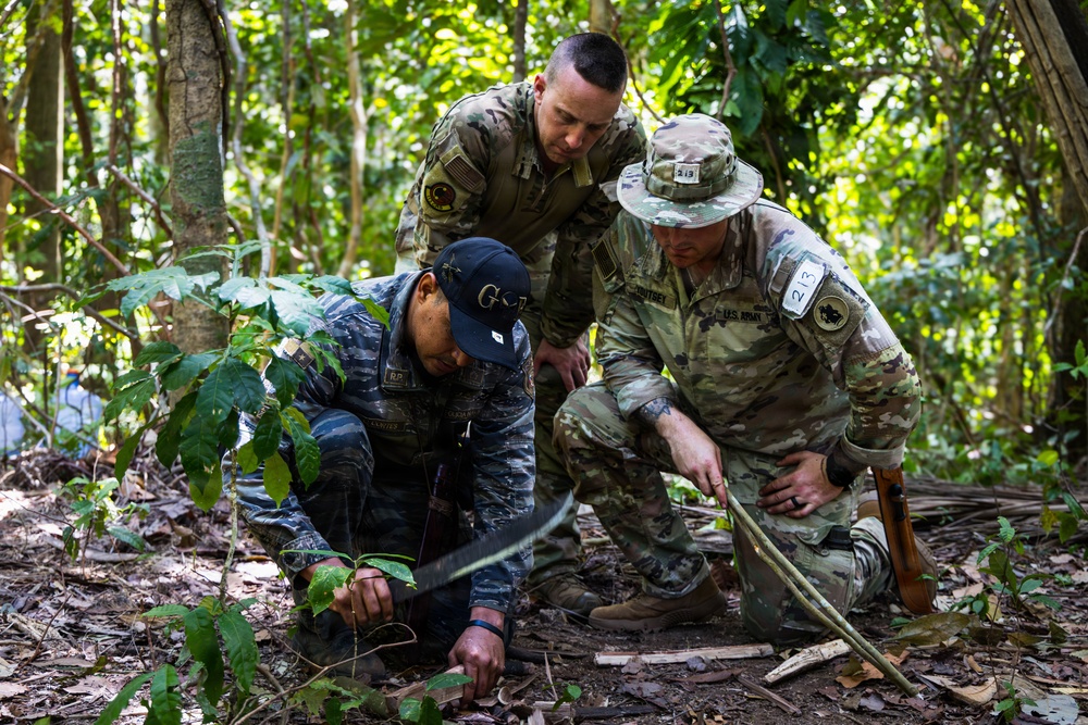 Jungle Operations Training Course - Panama 26-04: Primitive Fire