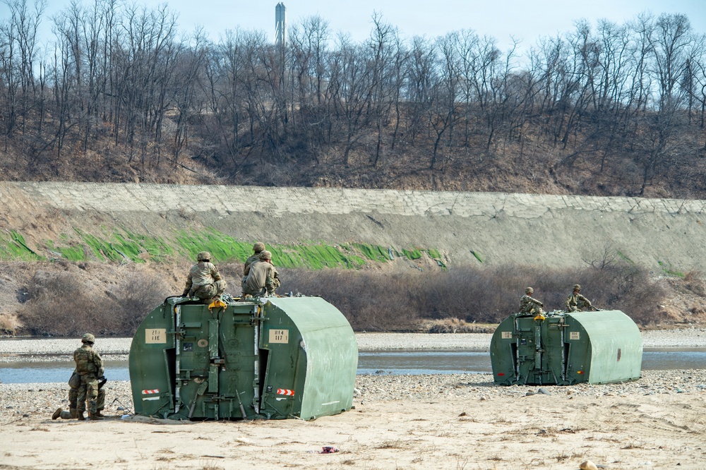 3-2 GSAB Conducts Sling Load Operations in Support of Engineers During Freedom Shield