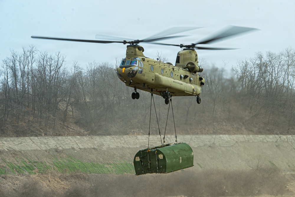 3-2 GSAB Conducts Sling Load Operations in Support of Engineers During Freedom Shield