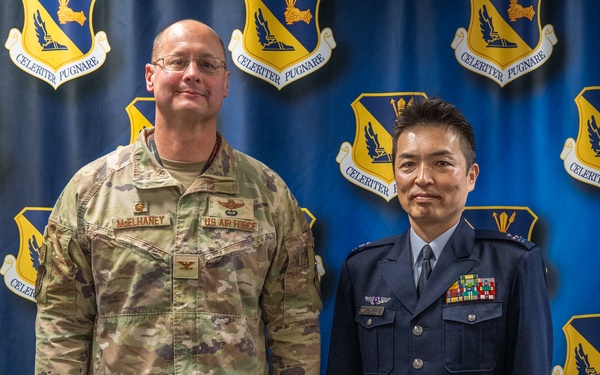 JASDF OSW commander bids farewell to 374 AW