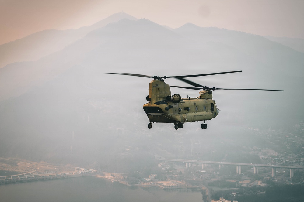2nd Combat Aviation Brigade Conducts Combined Air Assault Training