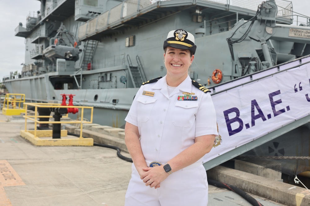 CNRH’s Foreign Ship Liaison Officer strengthens international ties in the Pacific