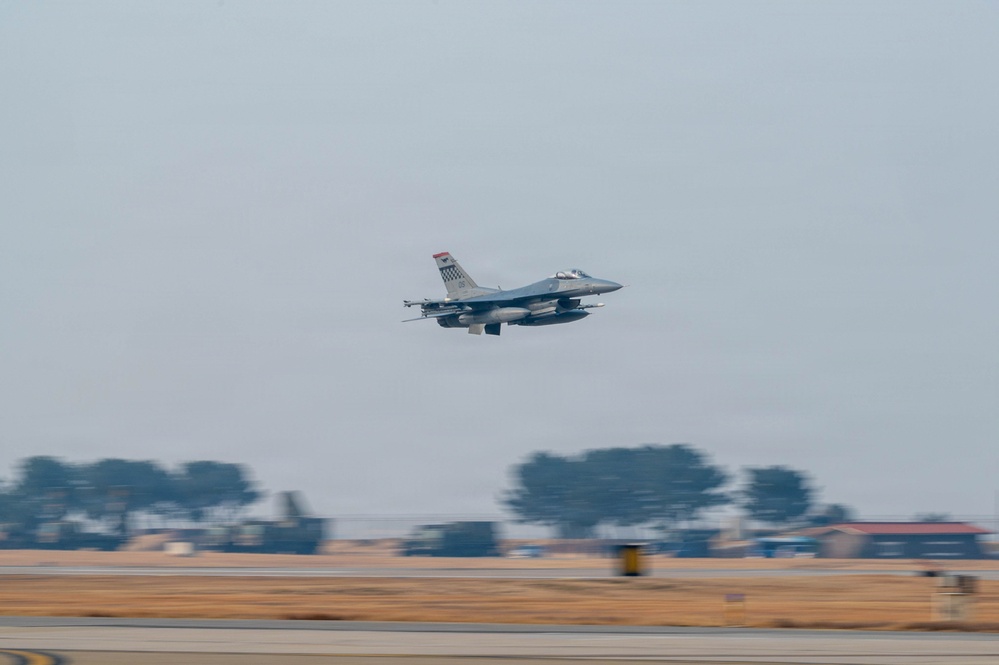 F-16 Fighting Falcons fly from Kunsan