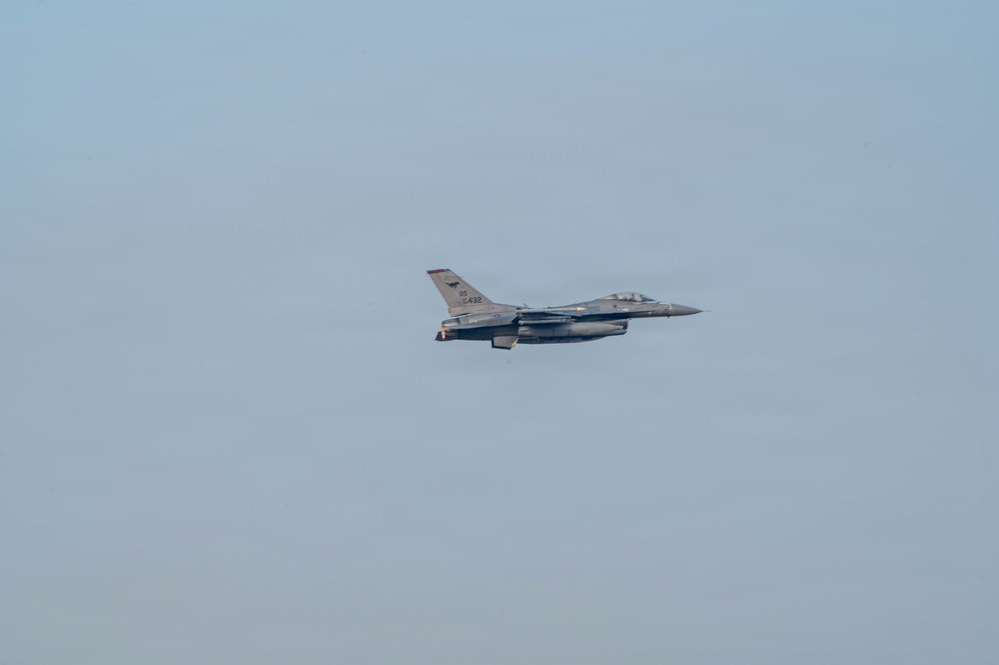 F-16 Fighting Falcons fly from Kunsan