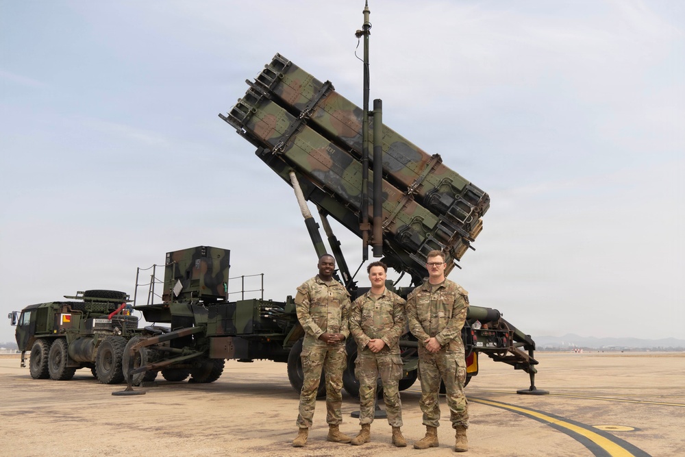 6th Battalion, 52nd Air Defense Artillery Regiment Showcases Air Defense Capabilities to Students at Osan Elementary School.