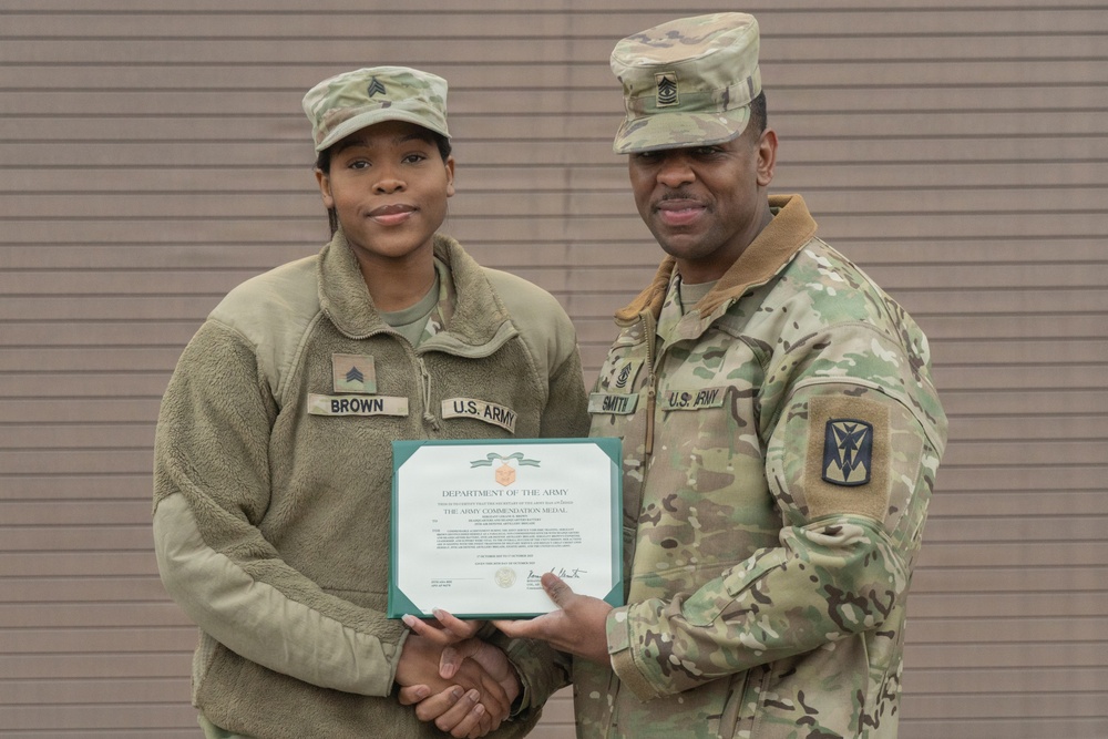 Soldiers from Headquarters and Headquarters Battery, 35th Air Defense Artillery Brigade Awarded Army Commendation Medal