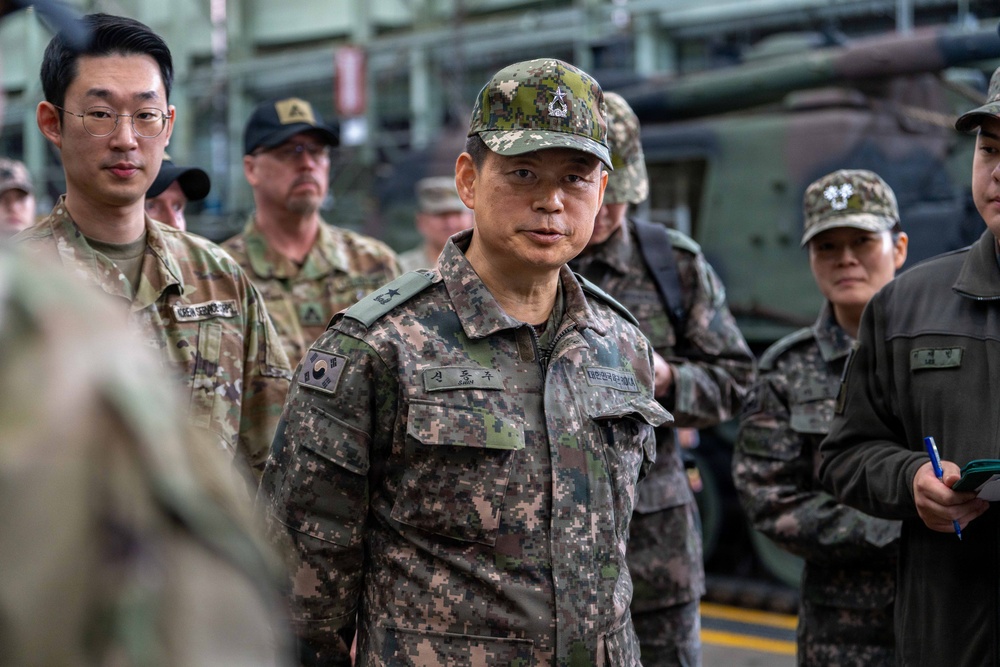 The U.S. Army Materiel Support Command – Korea welcomed Republic of Korea Army (ROKA) Brig. Gen. Shin, Dong Ju, chief of the Maintenance Division from the ROKA Logistics Command to the Combat Power Generation Center (CPGC) on Mar. 12.