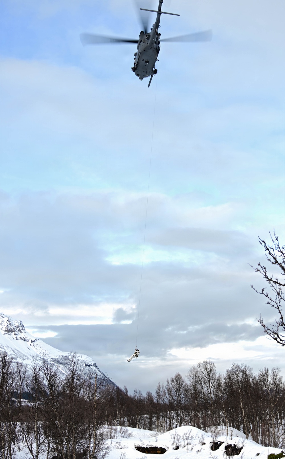 56th and 57th RQS execute CSAR training with Swedish rangers